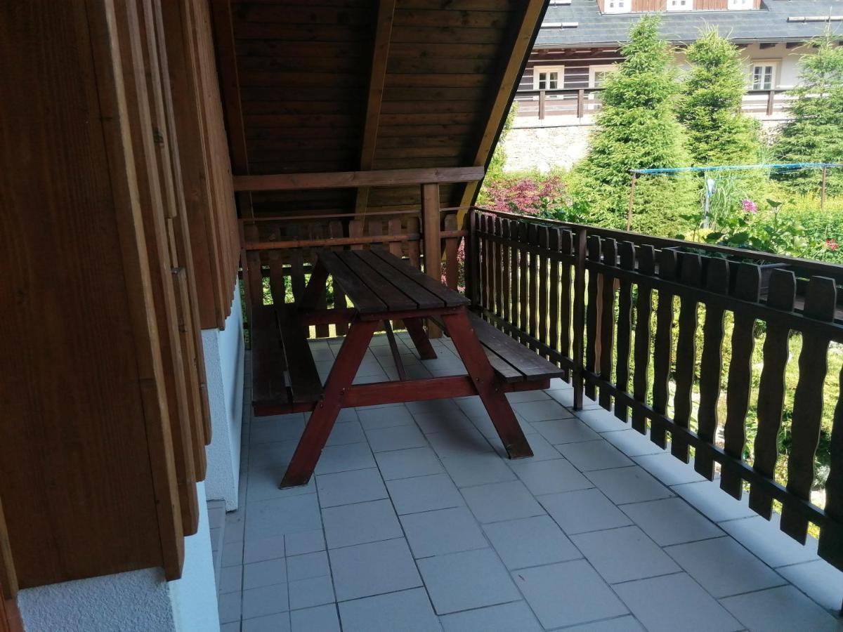 Apartmany 670 Pod Lysou Horou โรกีนีซ นัด ยีเซอโร ภายนอก รูปภาพ