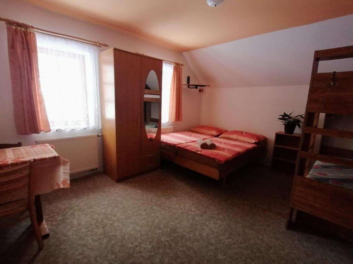 Apartmany 670 Pod Lysou Horou โรกีนีซ นัด ยีเซอโร ภายนอก รูปภาพ