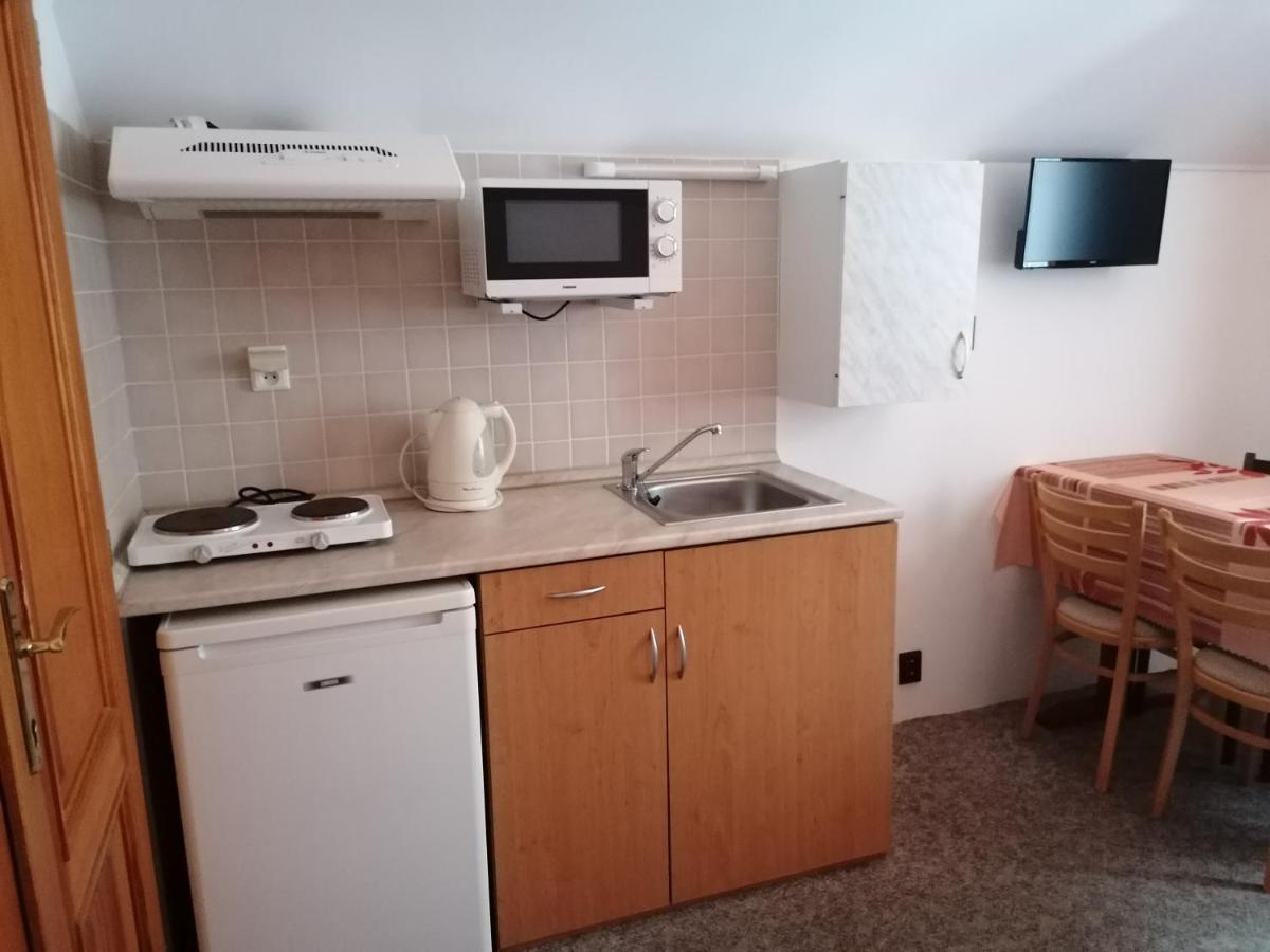 Apartmany 670 Pod Lysou Horou โรกีนีซ นัด ยีเซอโร ภายนอก รูปภาพ