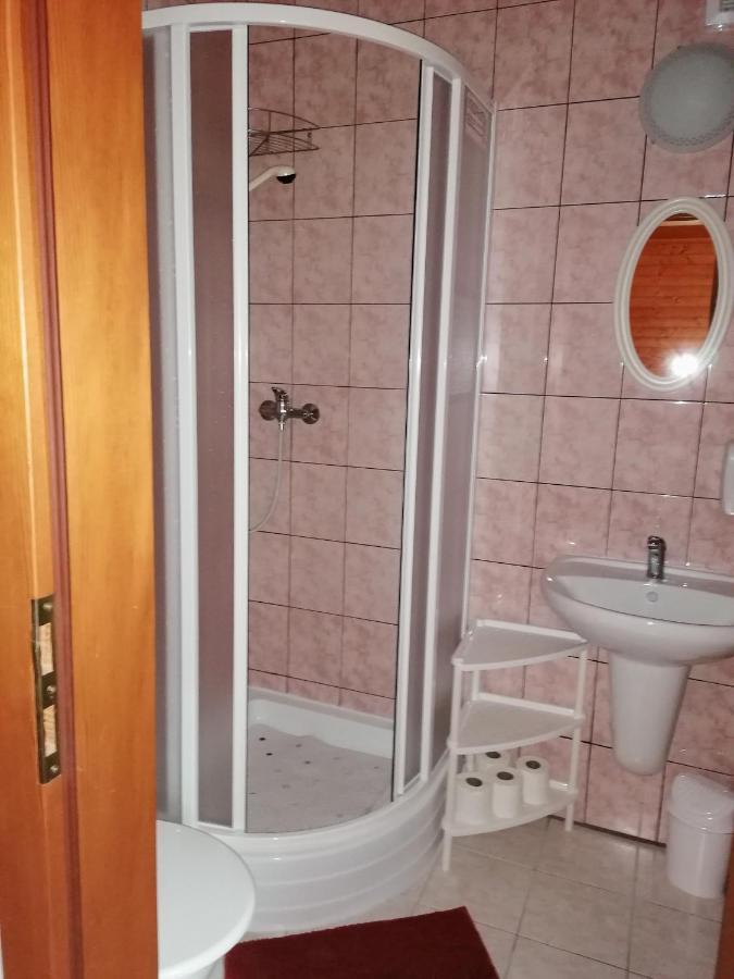 Apartmany 670 Pod Lysou Horou โรกีนีซ นัด ยีเซอโร ภายนอก รูปภาพ